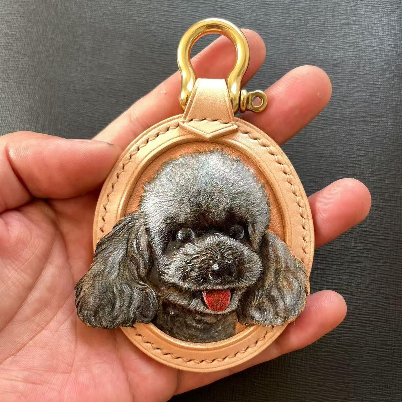 Custom Leather Pet Portrait Keychain - Oval detail 6