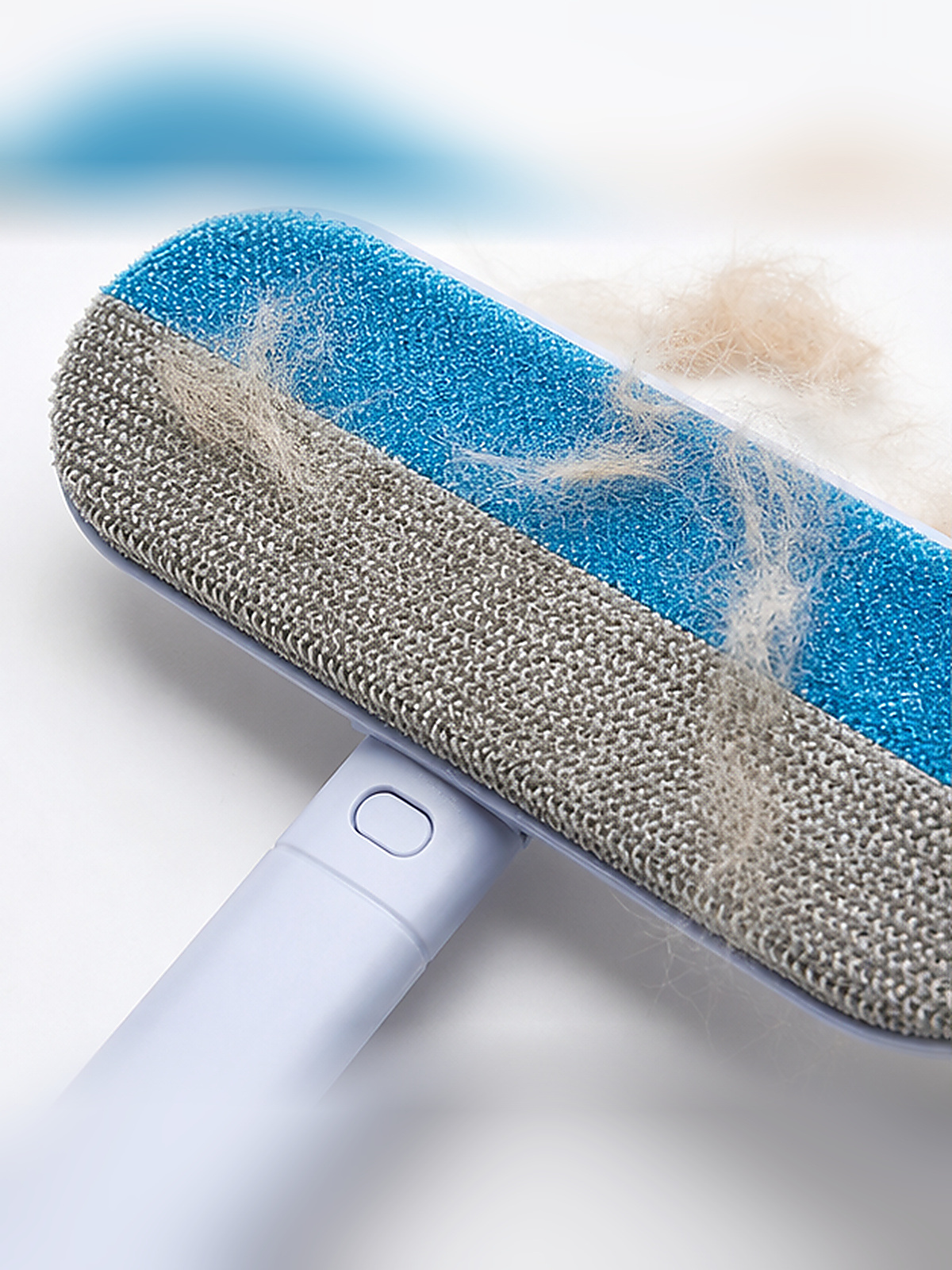 ReachClean 3-in-1 pet hair brush gallery image 3