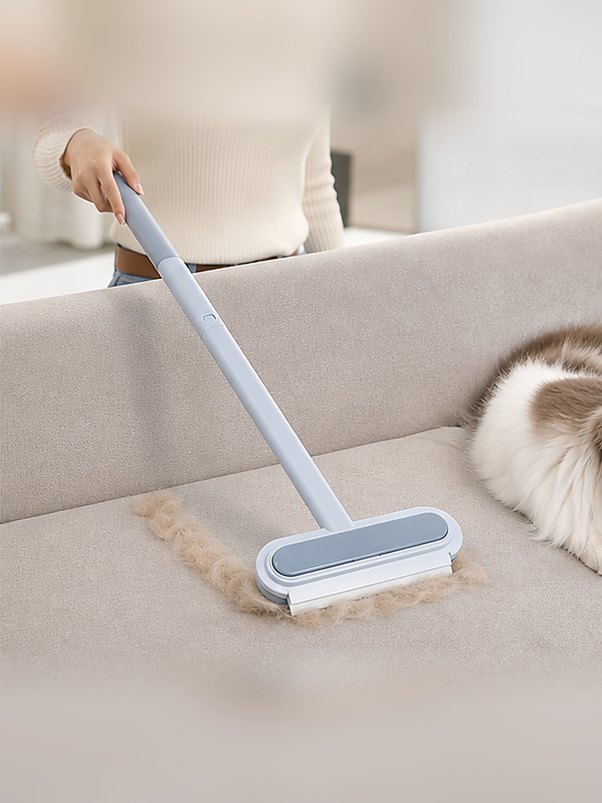 ReachClean 3-in-1 pet hair brush gallery image 2
