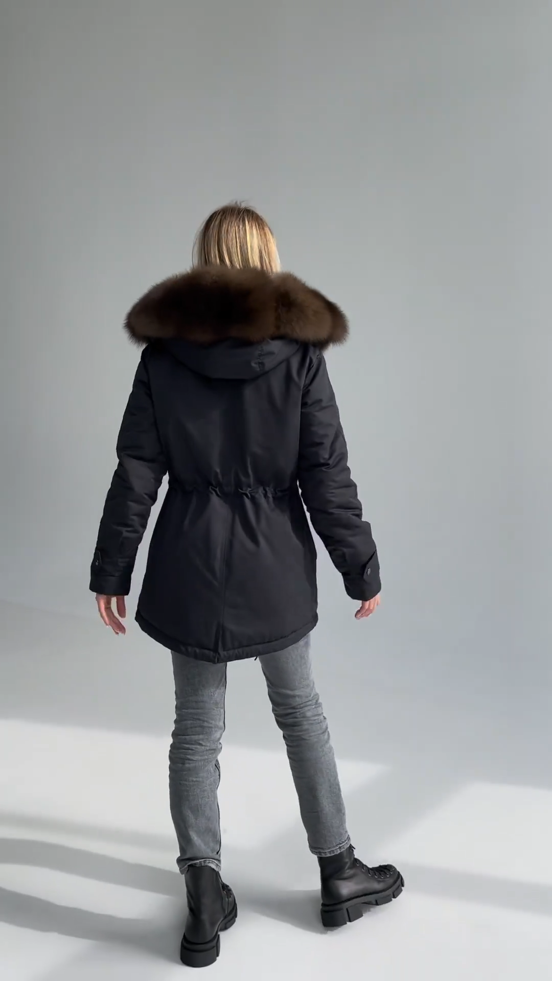 Elegant Dark Grey Winter Coat with Plush Brown Accents