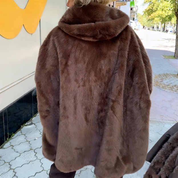 ❄️ Women's coat with hood and zipper made of mink fur – plush, warm, casual style for everyday winter wear and casual outings