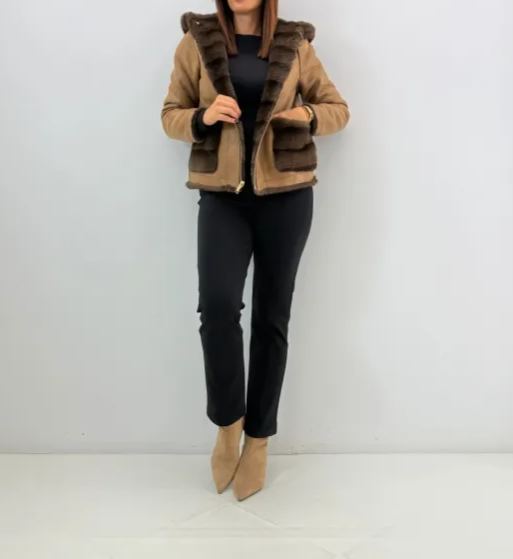 [Copy]Two - Way Wear Beige Shearling Coat with Faux Fur Accents