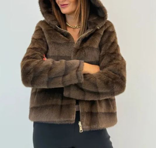 [Copy]Two - Way Wear Beige Shearling Coat with Faux Fur Accents