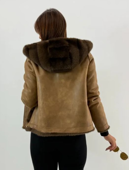 [Copy]Two - Way Wear Beige Shearling Coat with Faux Fur Accents