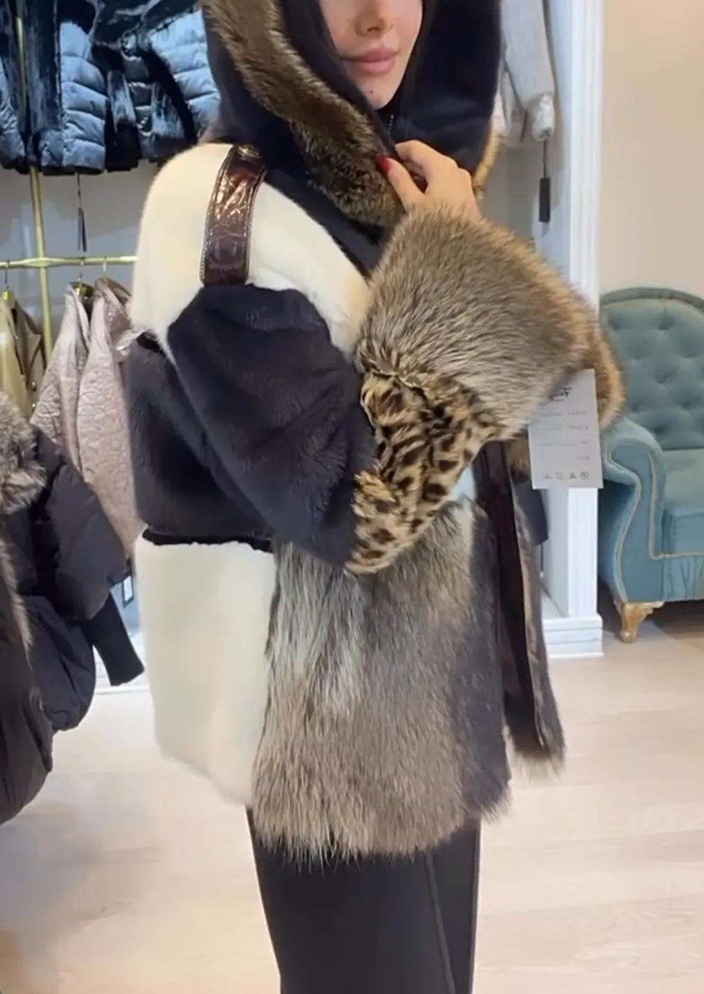 [Copy]White Faux Fur Hooded Jacket