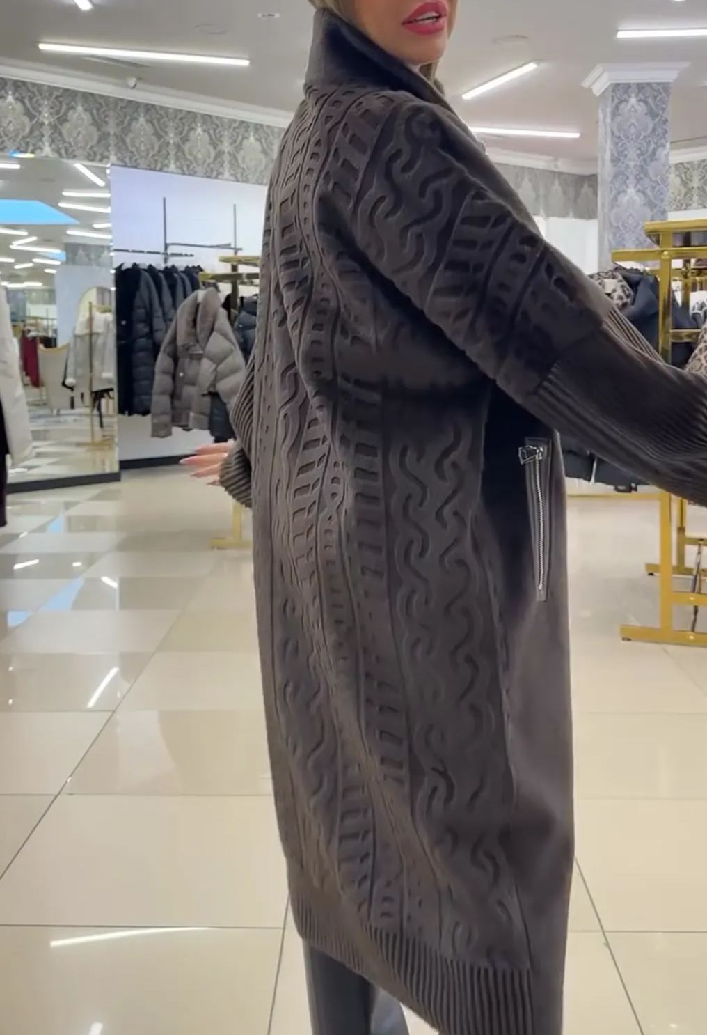 [Copy]Luxurious Faux Fur Hooded Coat with Belt