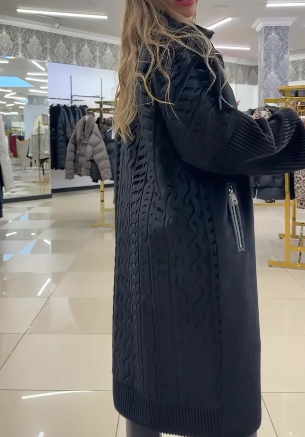 [Copy]Luxurious Faux Fur Hooded Coat with Belt