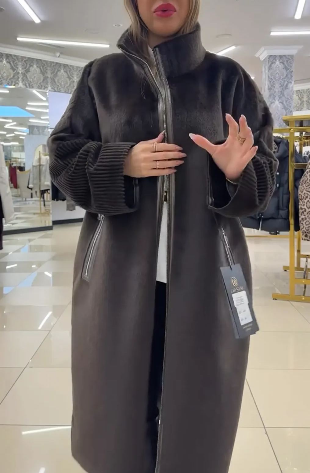 [Copy]Luxurious Faux Fur Hooded Coat with Belt