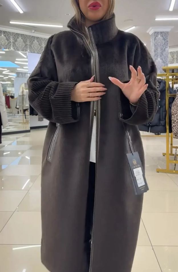 [Copy]Luxurious Faux Fur Hooded Coat with Belt