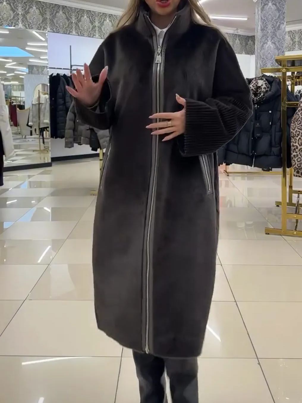 [Copy]Luxurious Faux Fur Hooded Coat with Belt