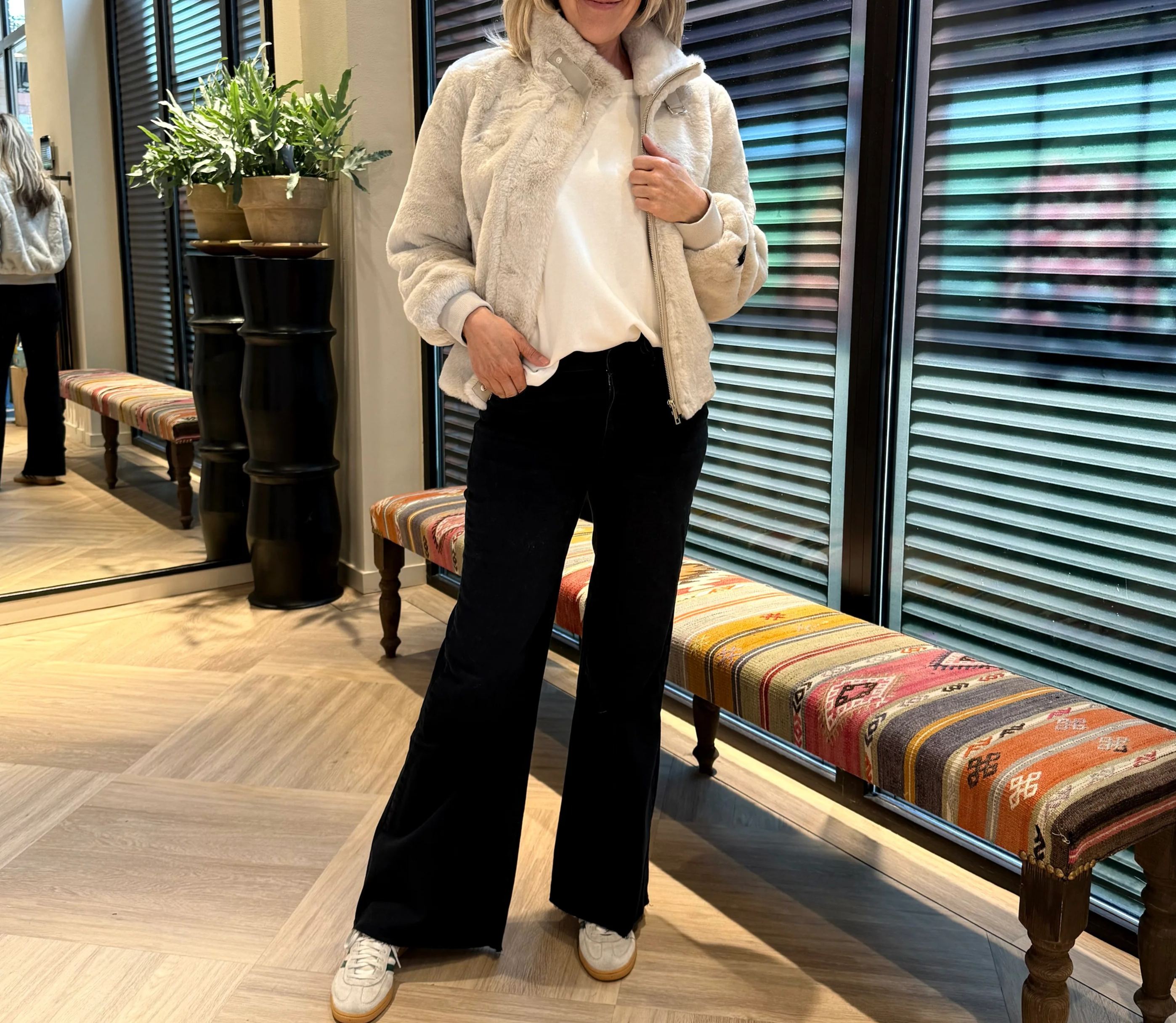 [Copy]Elegant  Glittery Faux Fur Short Coat