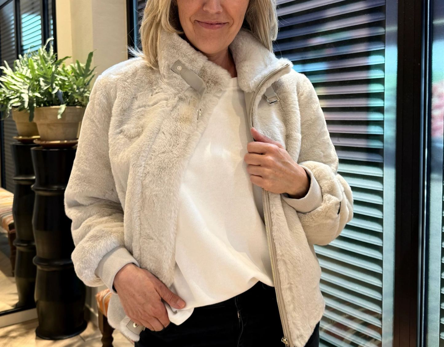 [Copy]Elegant  Glittery Faux Fur Short Coat