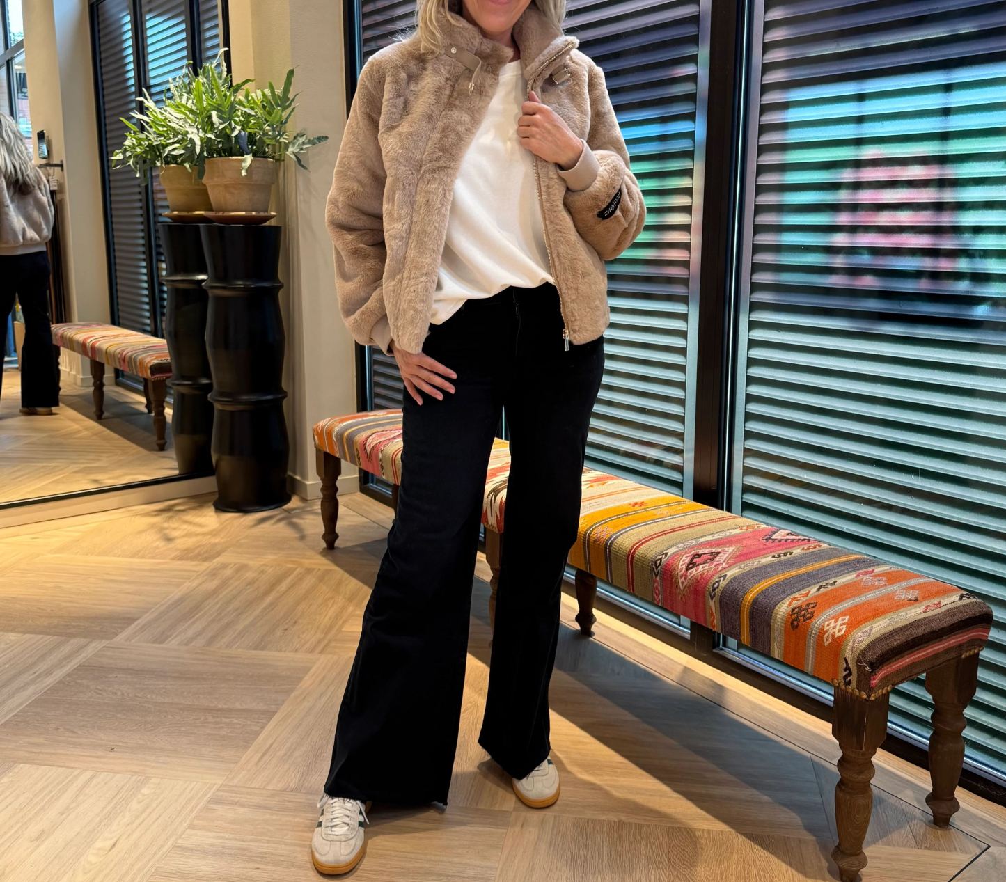 [Copy]Elegant  Glittery Faux Fur Short Coat