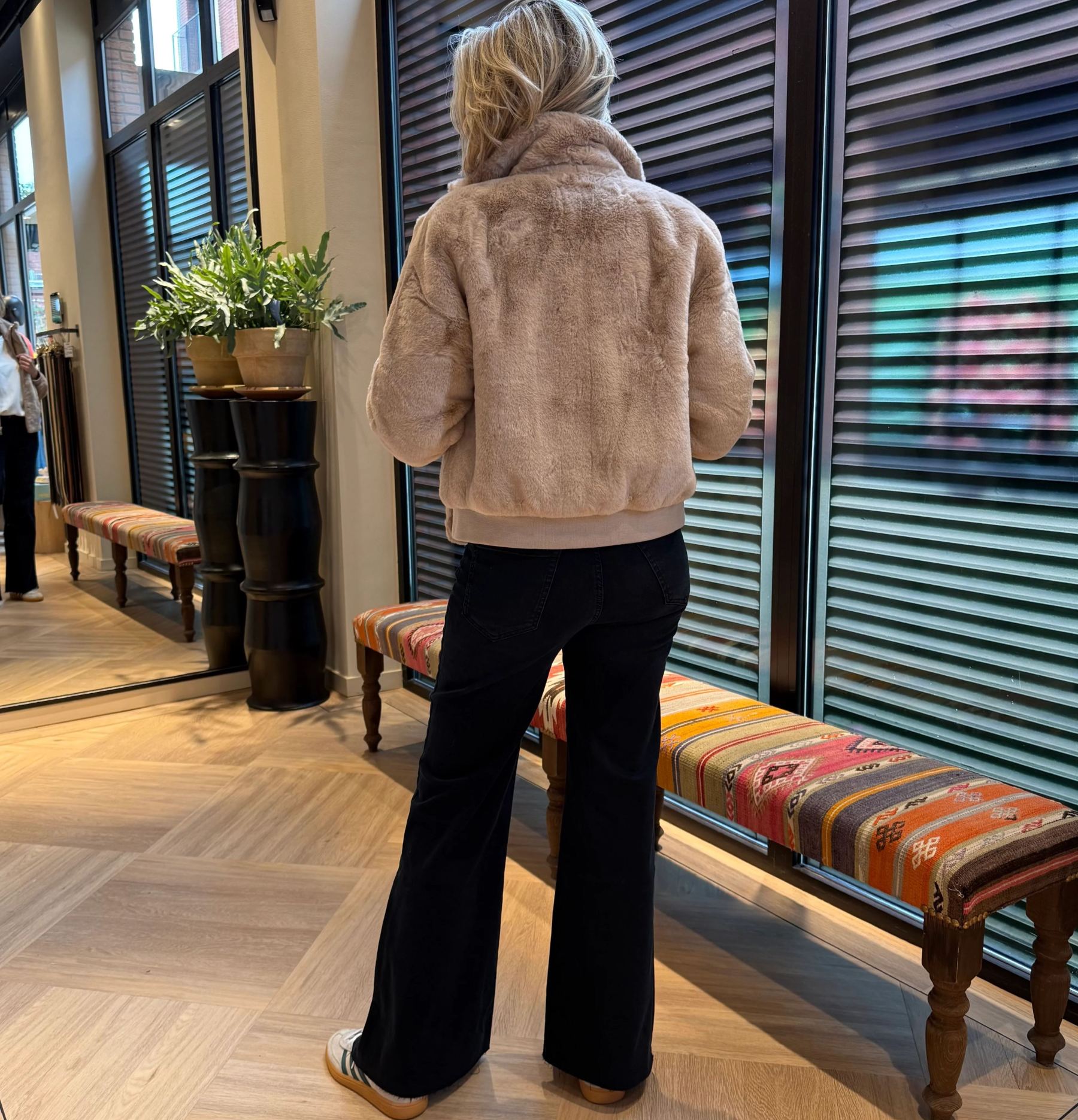 [Copy]Elegant  Glittery Faux Fur Short Coat