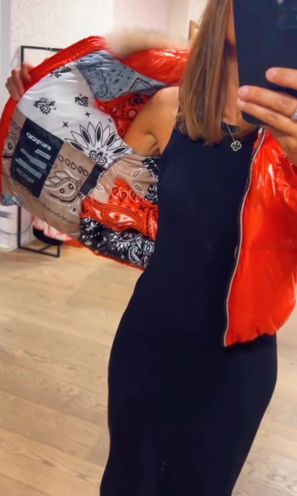 [Copy]Short Shiny Puffer Jacket with Faux Fur Trim