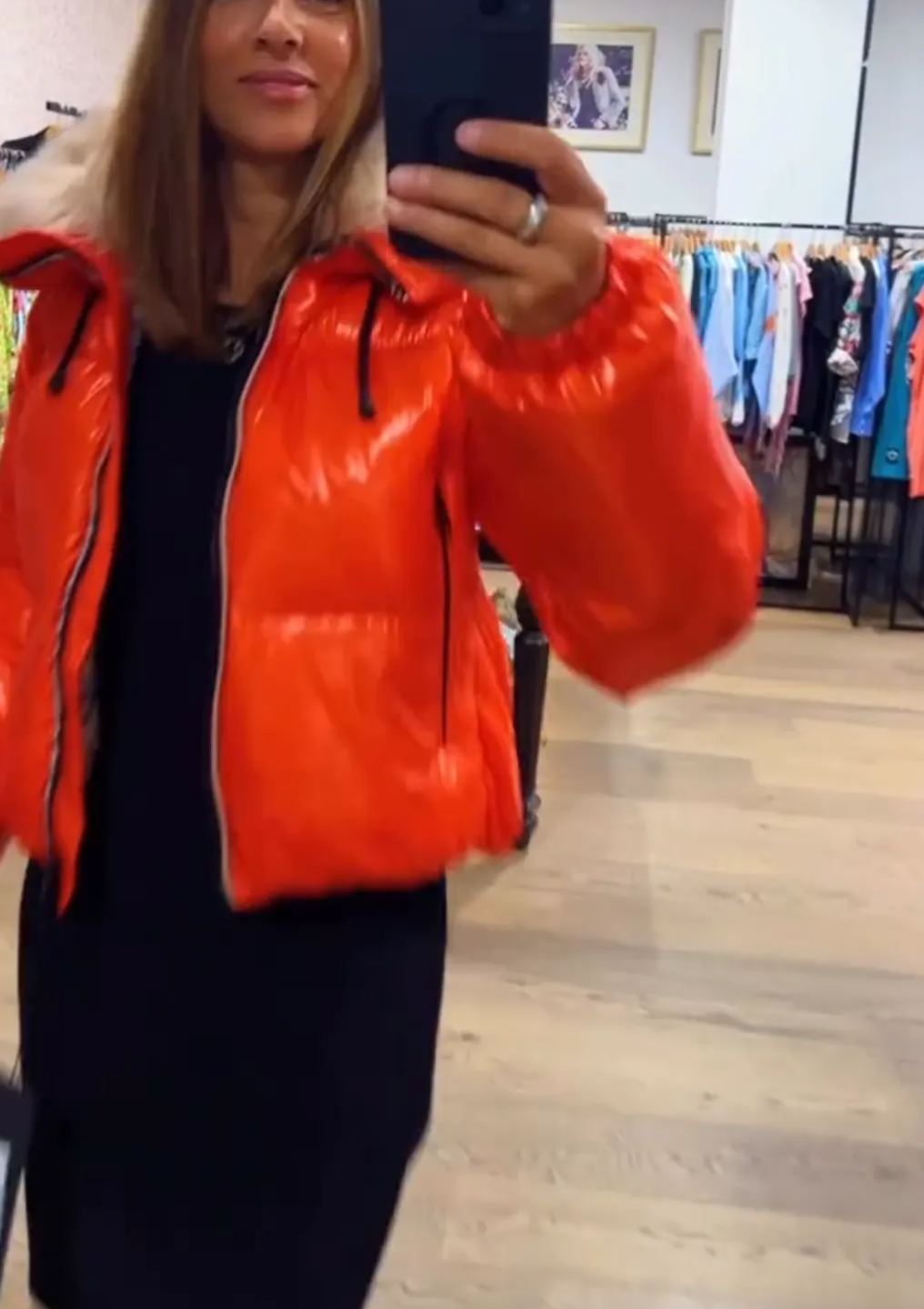 [Copy]Short Shiny Puffer Jacket with Faux Fur Trim