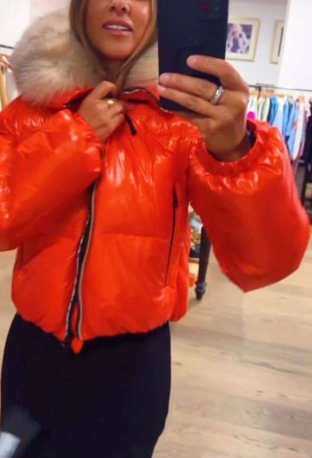 [Copy]Short Shiny Puffer Jacket with Faux Fur Trim
