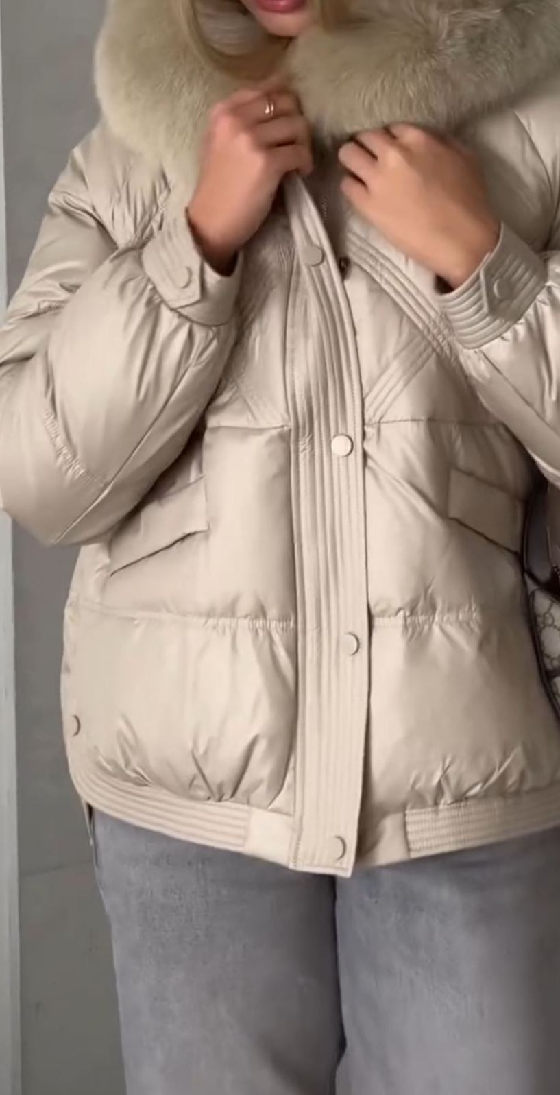 [Copy]Elegant Dark Grey Winter Coat with Plush Brown Accents