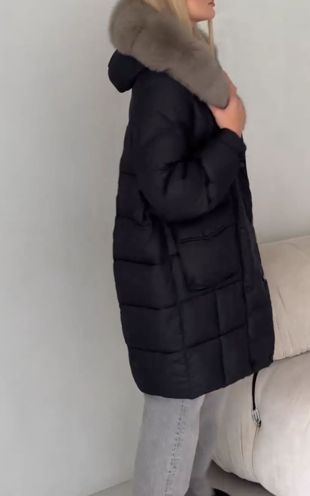 [Copy]Elegant Black Down Coat with Plush Brown Accent