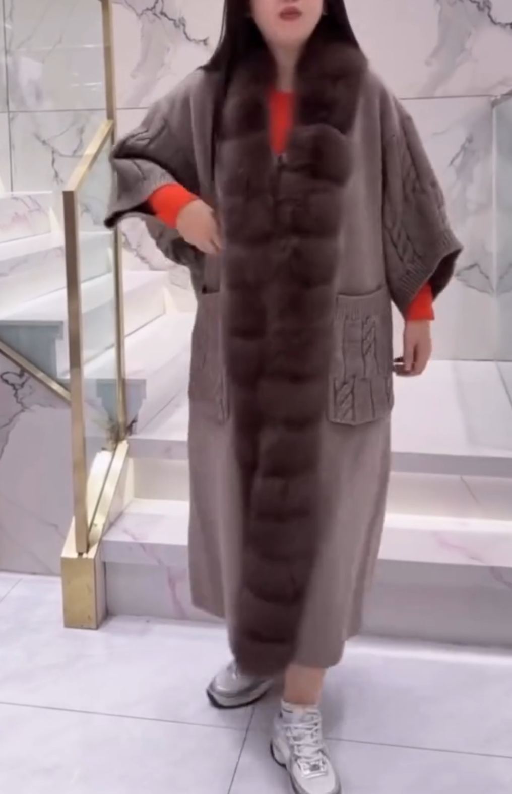 [Copy]Chocolate Brown Oversized Faux Fur Coat (Hooded + Relaxed Silhouette)