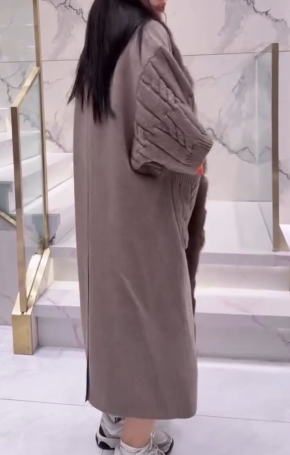 [Copy]Chocolate Brown Oversized Faux Fur Coat (Hooded + Relaxed Silhouette)