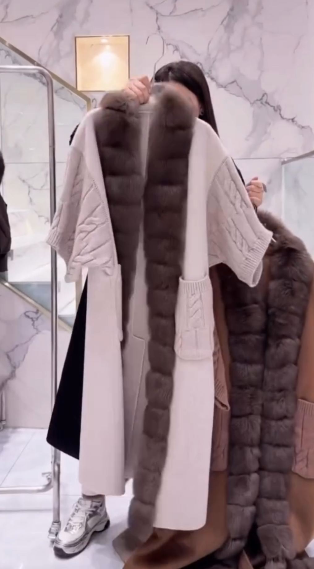 [Copy]Chocolate Brown Oversized Faux Fur Coat (Hooded + Relaxed Silhouette)