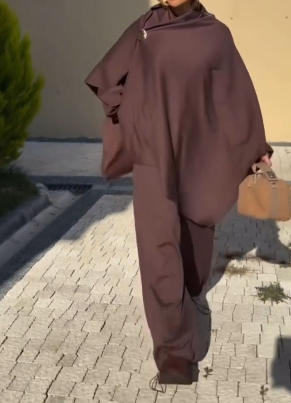 [Copy]Chocolate Brown Mixed-Media Coat (Faux Fur Front + Textured Knit Sleeves)