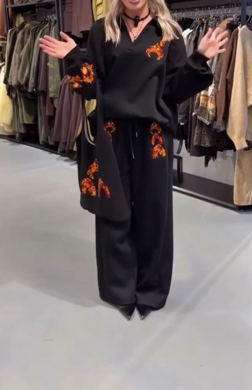 [Copy]Chocolate Brown Oversized Two-Piece Set: Half-Zip Sweatshirt with Bow Embroidery + Wide Leg Pants