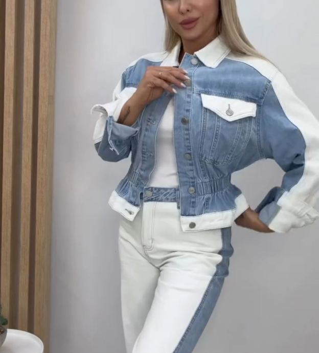 [Copy]Loose Two-Piece: Sweatshirt + Wide-Leg Pants with Contrasting Stripe Detail