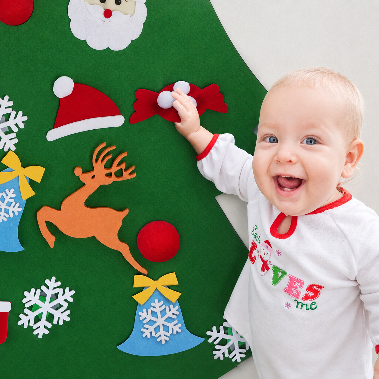 DIY Felt Christmas Tree with 26 Removable Ornaments for Kids
