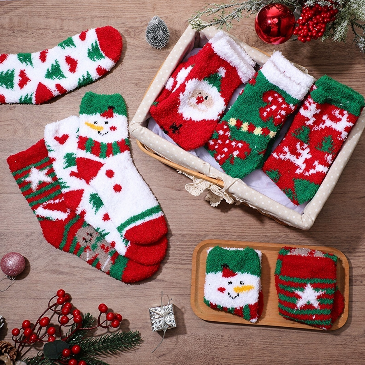 Unisex Vintage Casual Classic Christmas Holiday Winter Socks