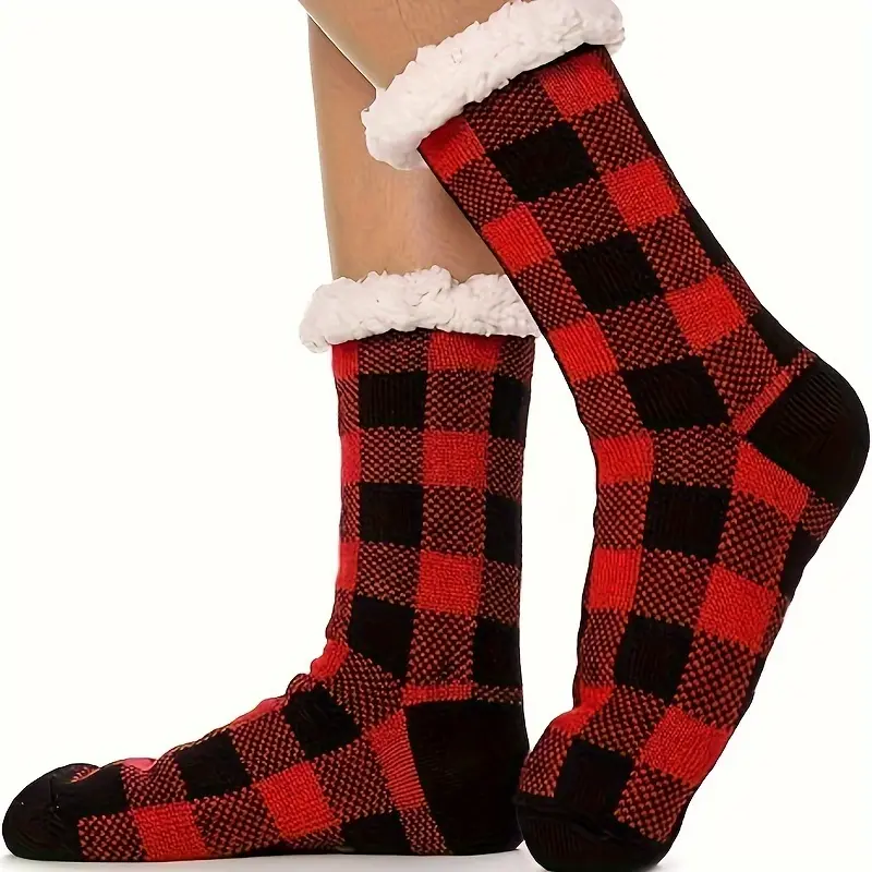 Pair Of 2 Christmas Socks With Plaid Design And Thick Knit For Men And Women