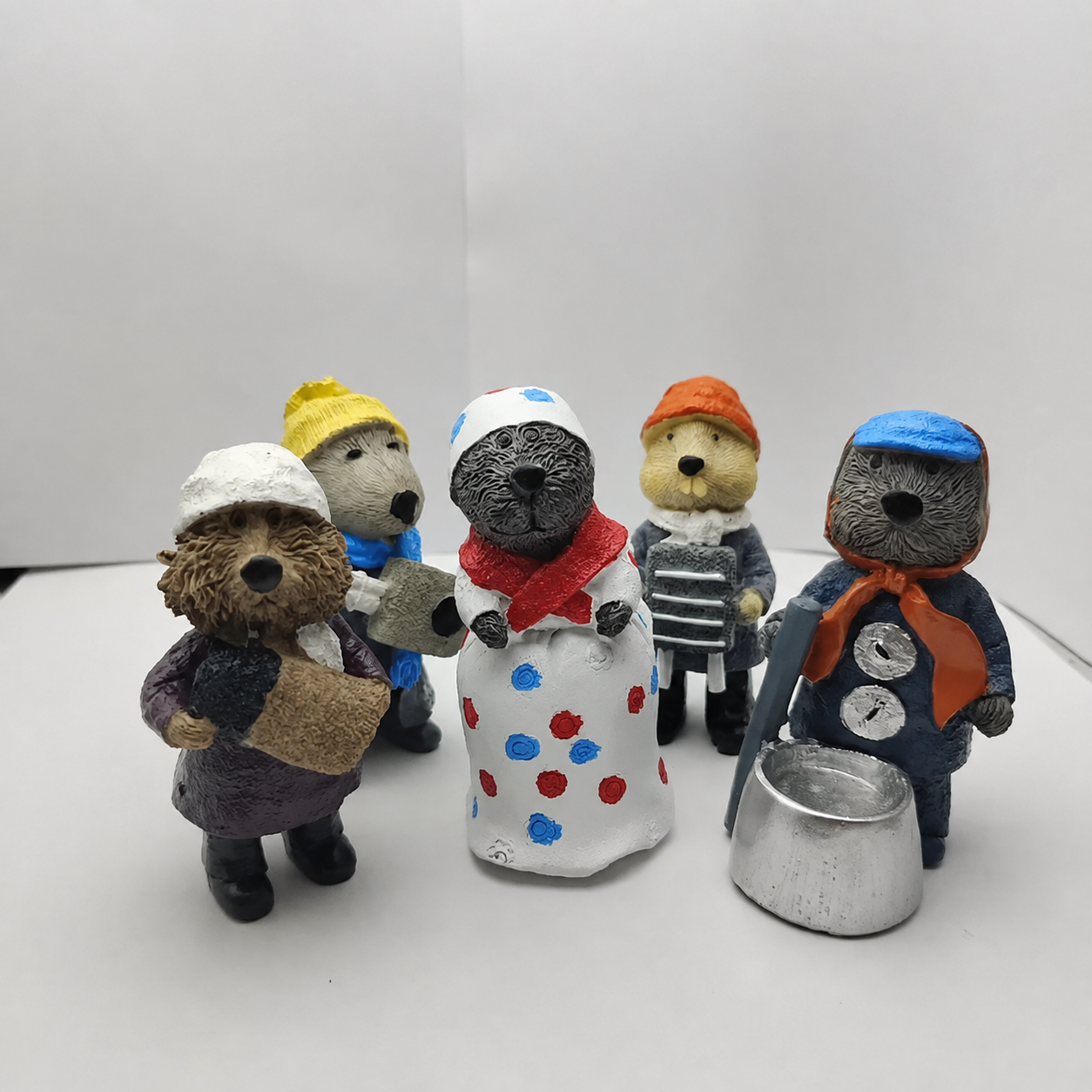 5 Piece Christmas Resin Figurine Statues Set For Festive Home Decorations