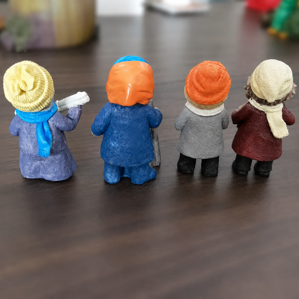 5 Piece Christmas Resin Figurine Statues Set For Festive Home Decorations
