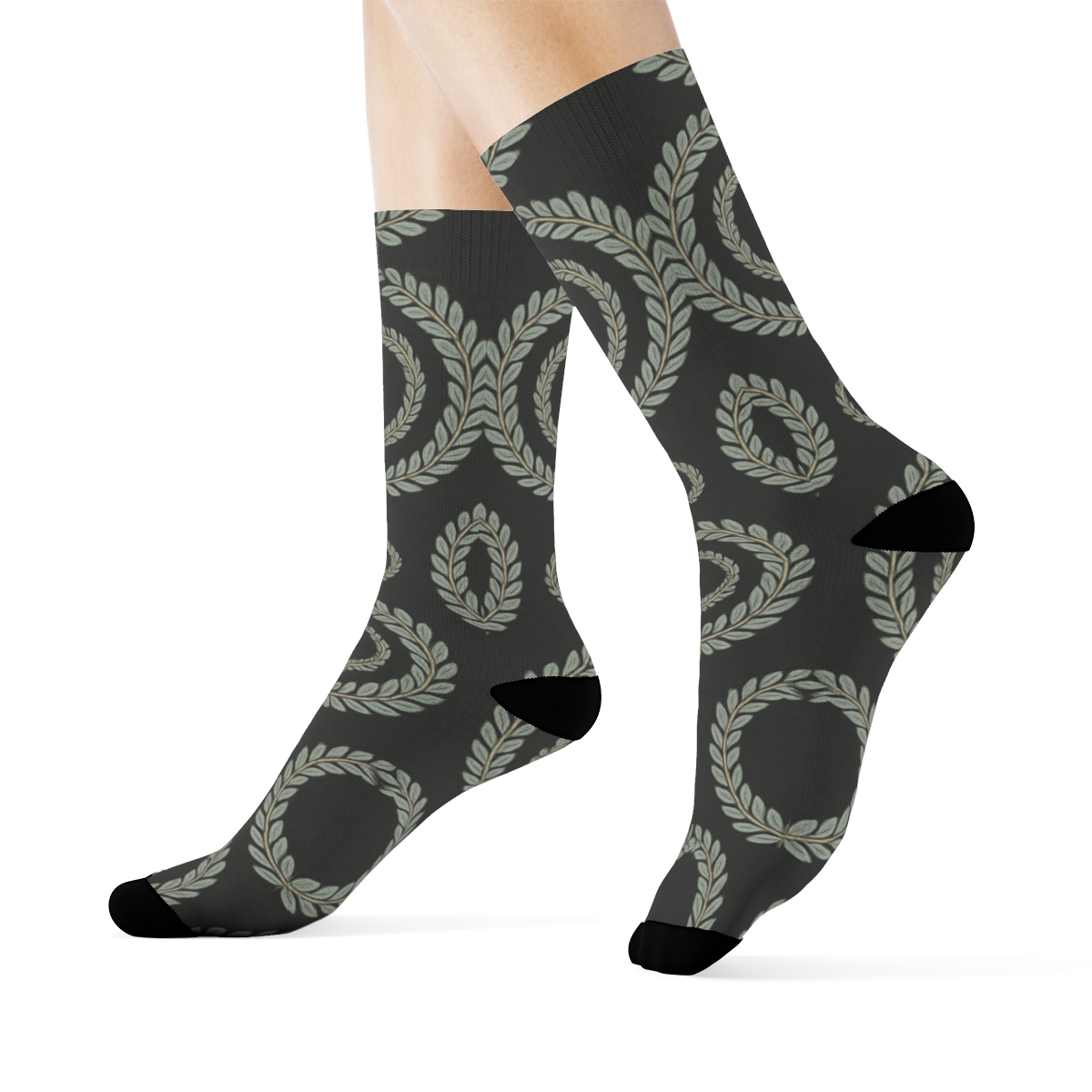 Nested Concentric Arrays In Minimal Wreath Graphic trendy patterned crew socks