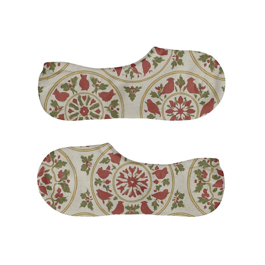 Cardinal Wreath Radial Motif On Ivory anti-slip no-show socks