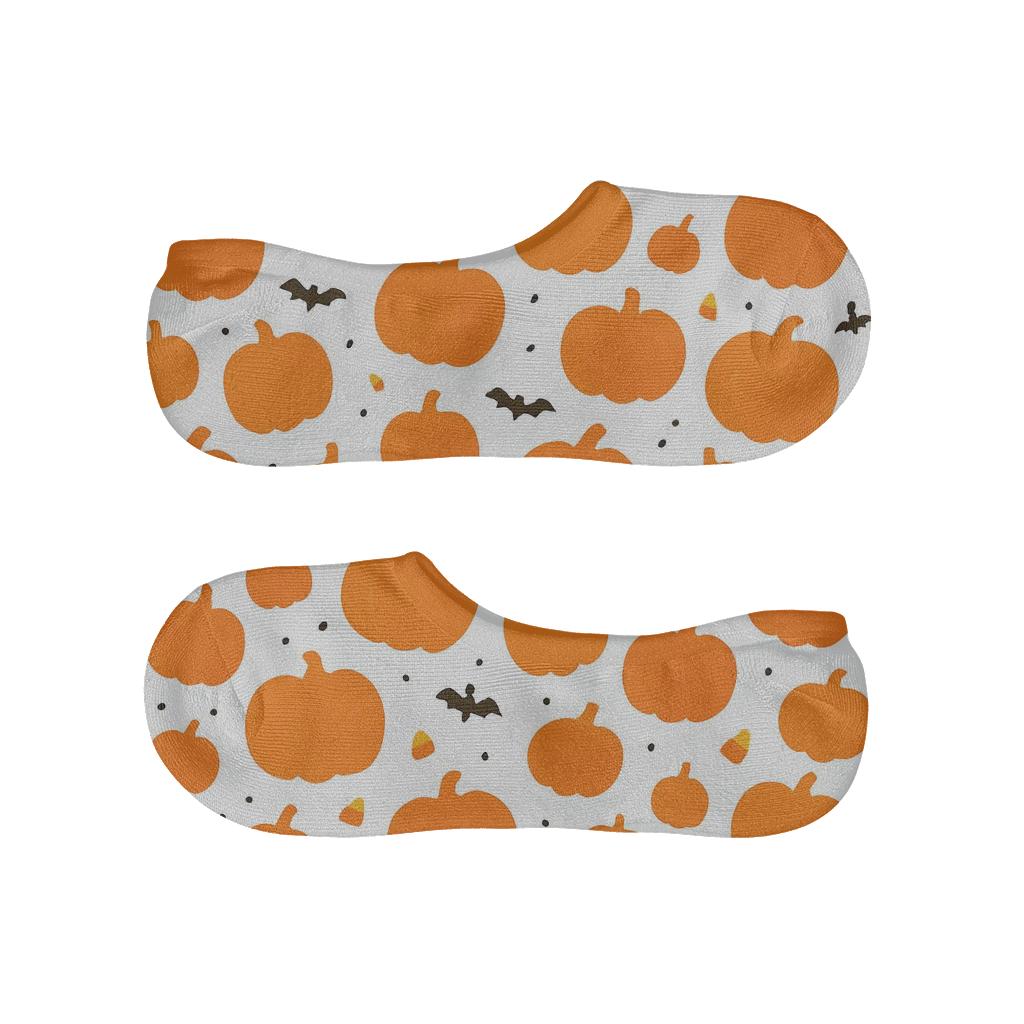 Scattered Pumpkin Silhouettes On White Background comfortable invisible socks