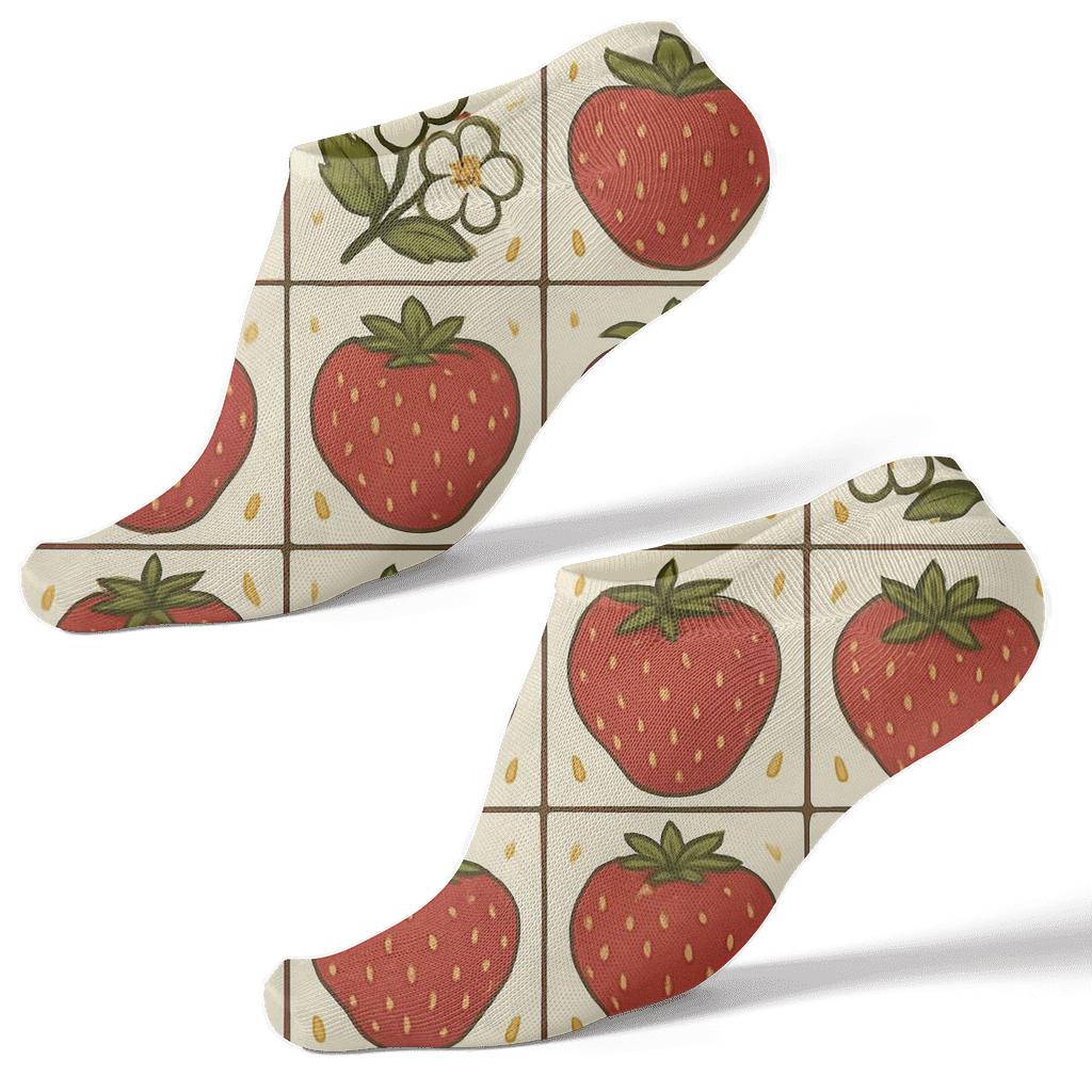 Strawberry Grid On Cream soft everyday ankle socks