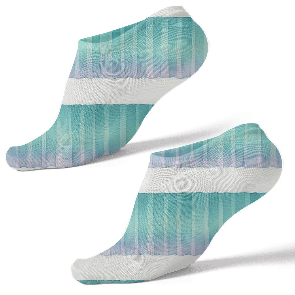Accordion Pleat Stripe Ombre On White premium sports ankle socks