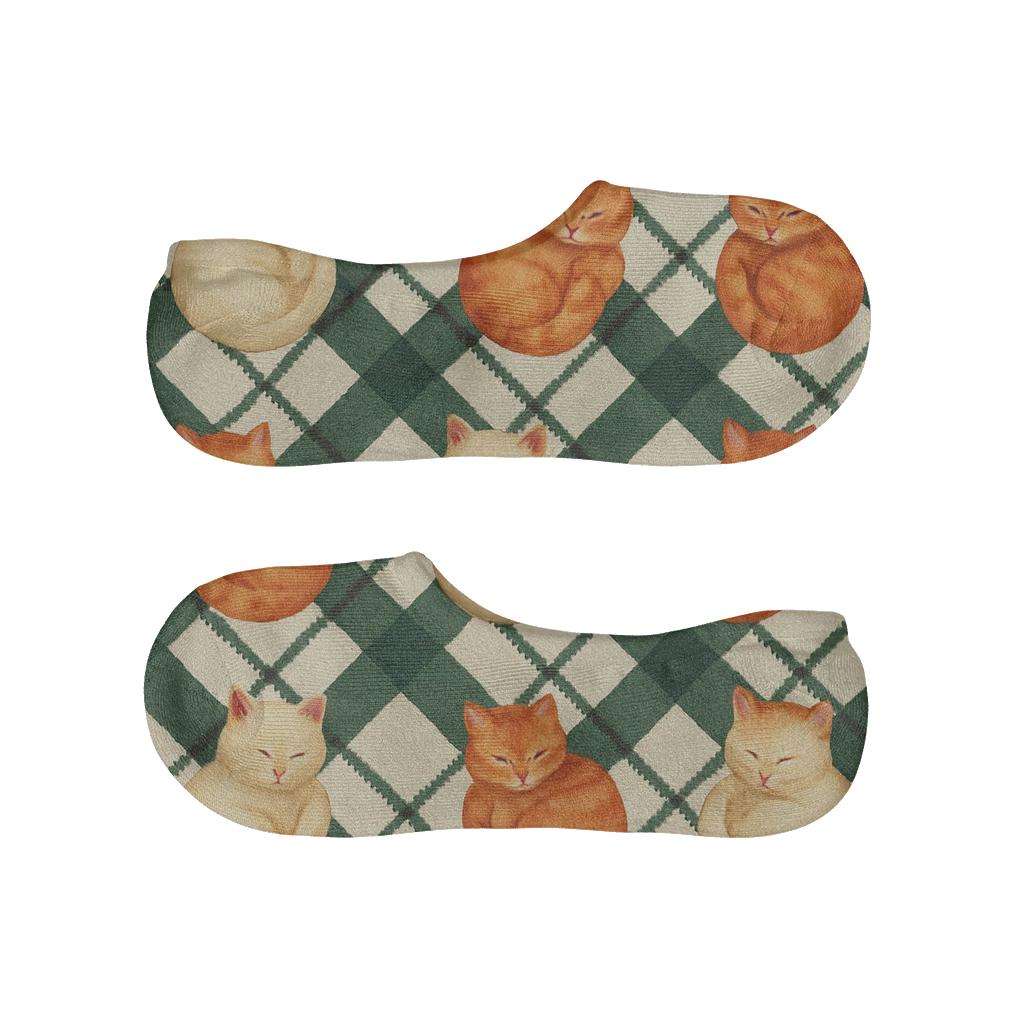 Evergreen Tartan With Playful Kitten Motifs breathable no-show socks