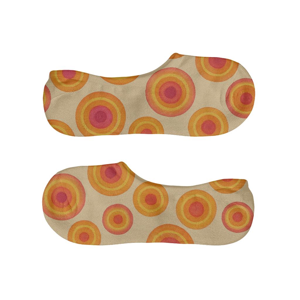 Sunset Ombre Bullseye Scatter On Beige Background anti-slip no-show socks