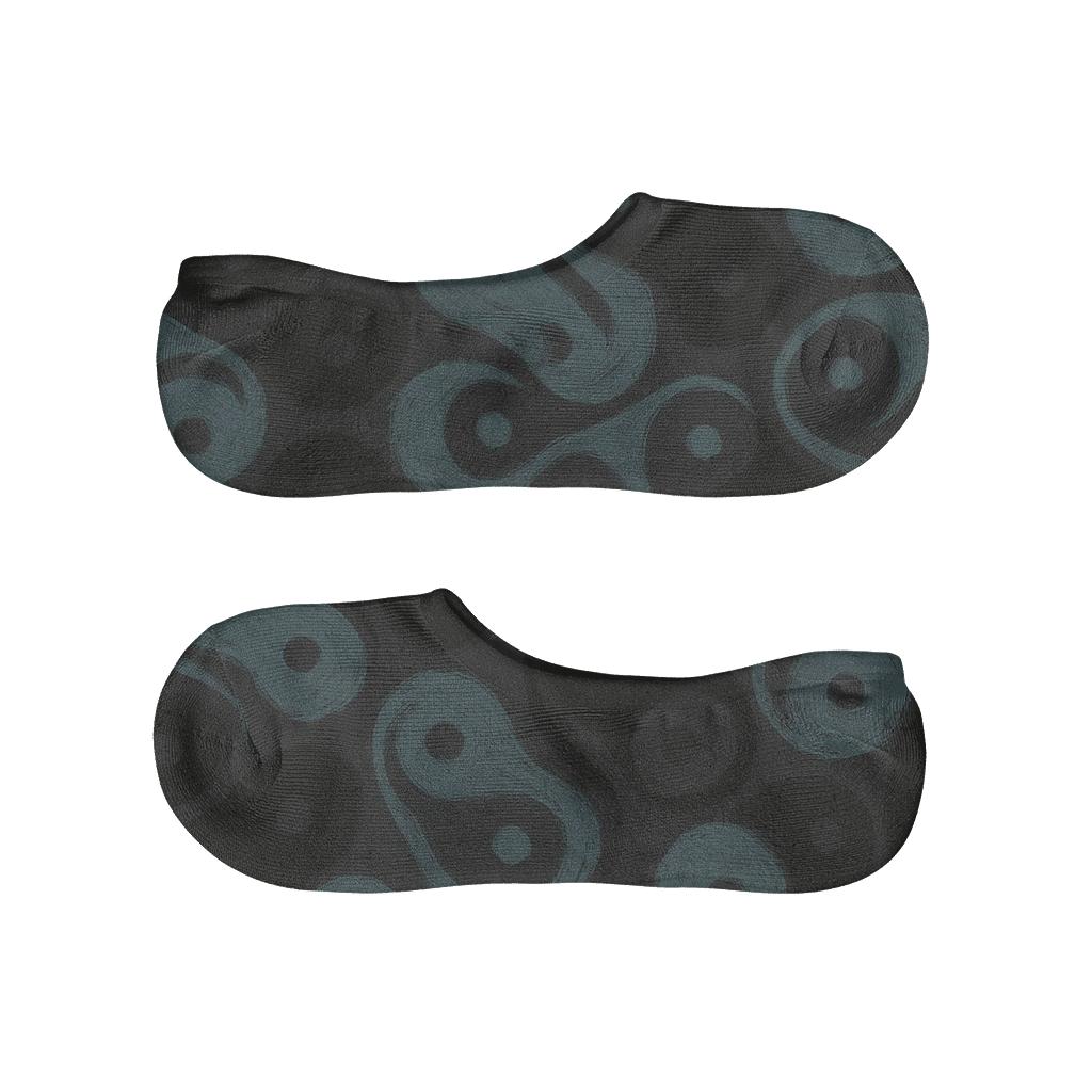 Interlocking Teardrop Tessellation On Charcoal personalized no-show socks