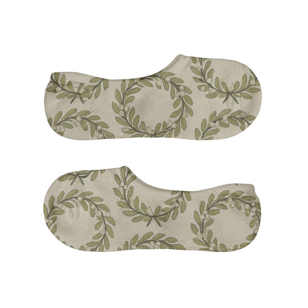 Snow Dusted Berry Rings In Mistletoe-Pattern Study breathable no-show socks