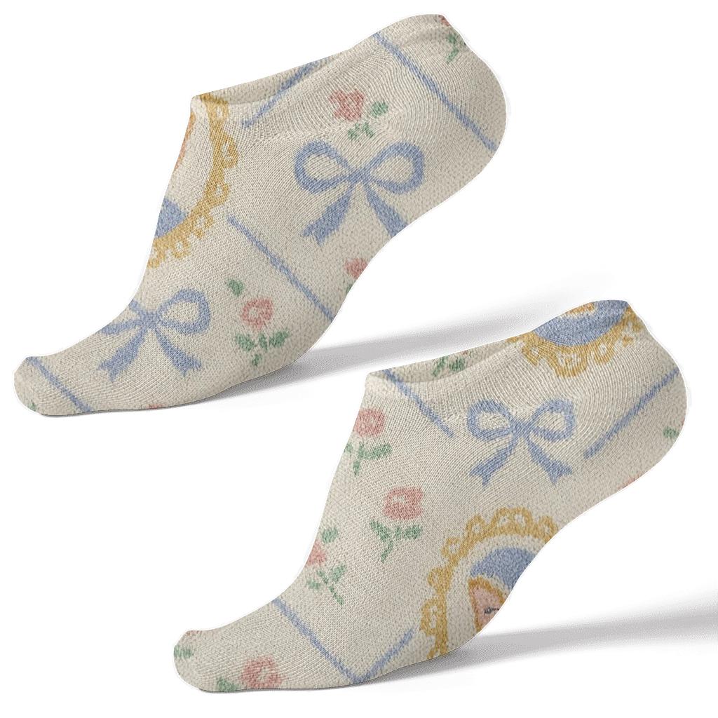 Cameo Lattice With Mary In A Bonnet trendy patterned ankle socks