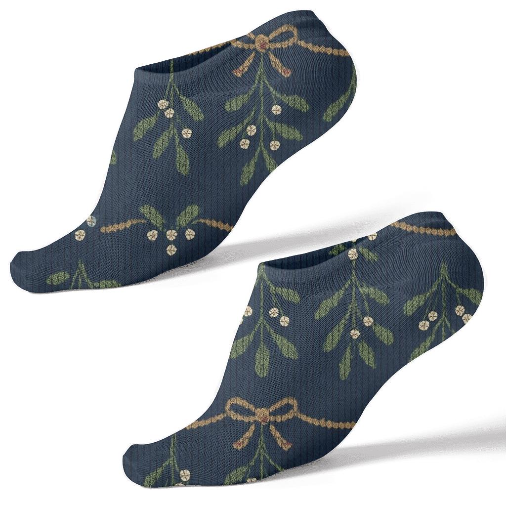 Knitted Illusion Garland With Mistletoe Accent soft everyday ankle socks