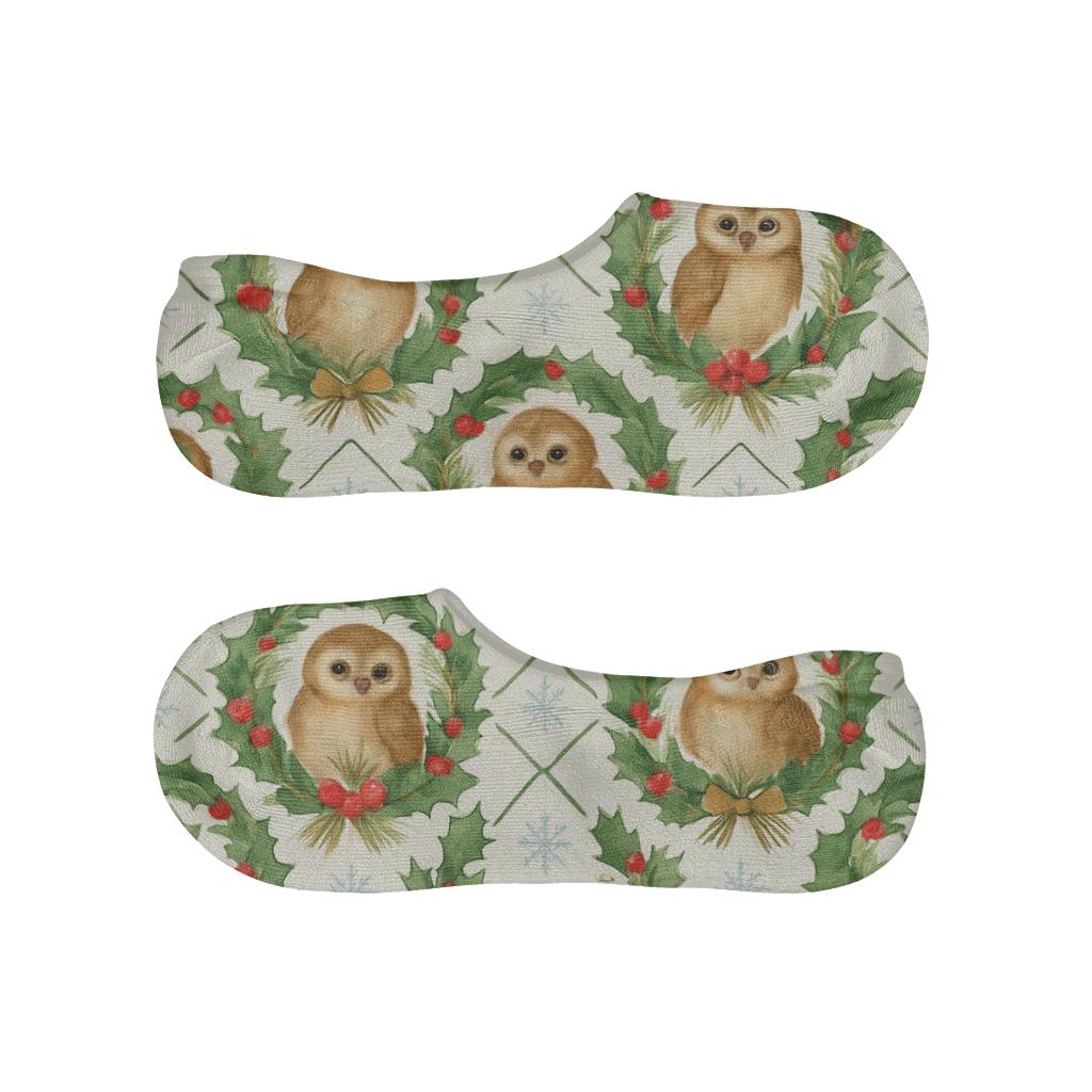 Holly Wreath Owl Radial Tiles On White Background low cut no-show socks