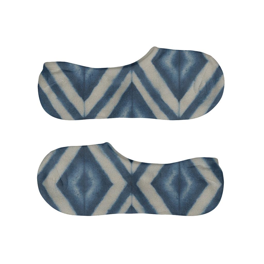 Indigo Shibori Diamond Lattice On Ivory Background anti-slip no-show socks