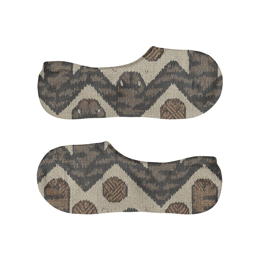 Knitted Illusion Cat Paw Chevron On Warm Cream anti-slip no-show socks