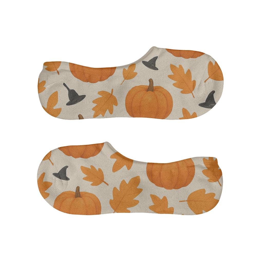 Autumn Leaf And Pumpkin Scatter On Proper Neutral Background comfortable invisible socks