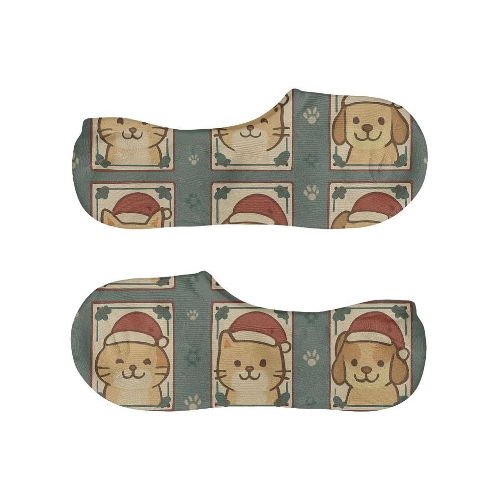 Holiday Pets With Xmas Hats, Mirrored Frame Pattern anti-slip no-show socks